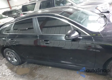 2022 Kia K5 Lxs z USA, uszkodzony, nr VIN 5XXG14J28NG151399